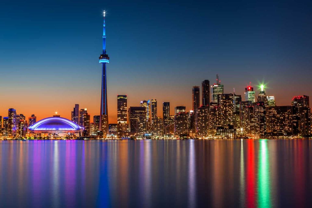 toronto skyline at dusk